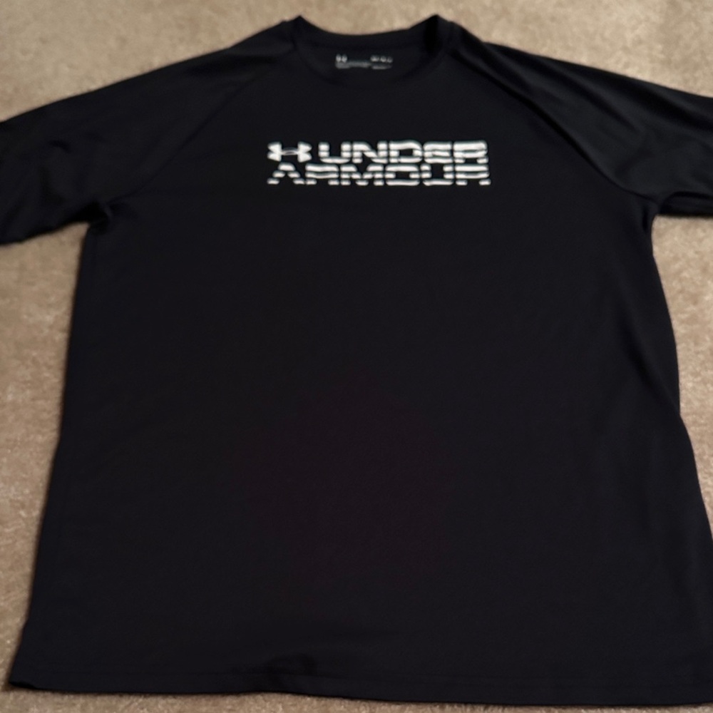 Under Armour Men's Black and White Tee
